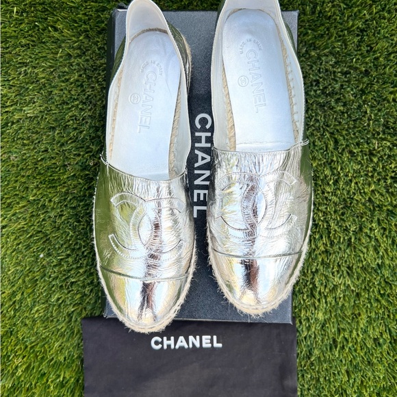 Chanel women flat has worn only few times. In excellent condition like new - Picture 1 of 2